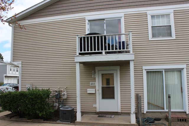 $210,000 | 1215 Cypress Drive, Unit 1215 | Wheeling