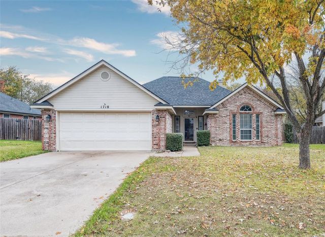 $300,000 | 1718 Blackfoot Drive | Cleburne