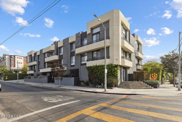 $770,000 | 4567 Lexington Avenue, Unit 201 | Silver Lake