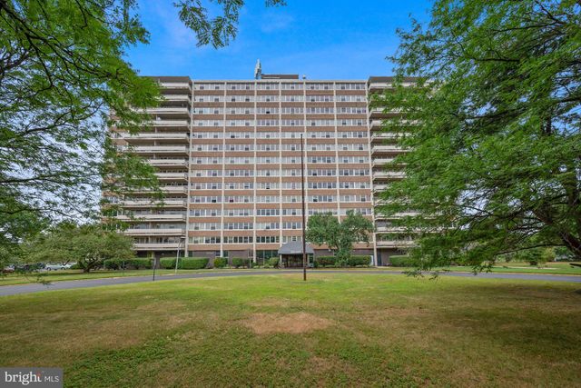 $1,550 | 1505 Barclay Towers Cherry Hill | Barclay Towers