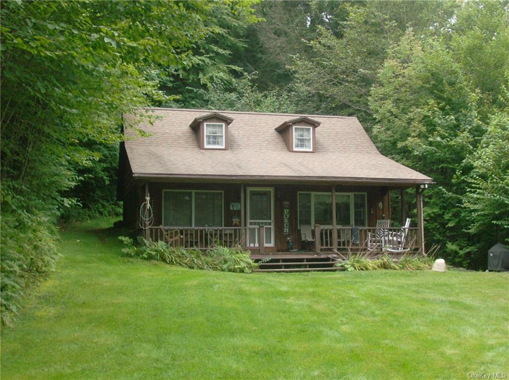 View of front of property featuring a porch and a front lawn