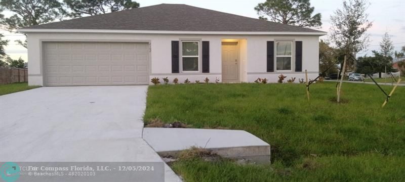 a front view of house with yard