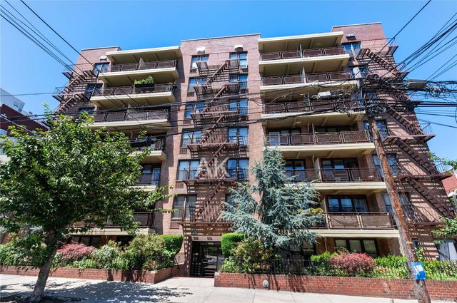 $449,000 | 25-34 Crescent Street, Unit 4H | Astoria