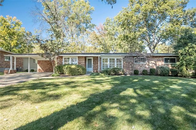 $574,900 | 541 Beaucaire Drive | Warson Woods