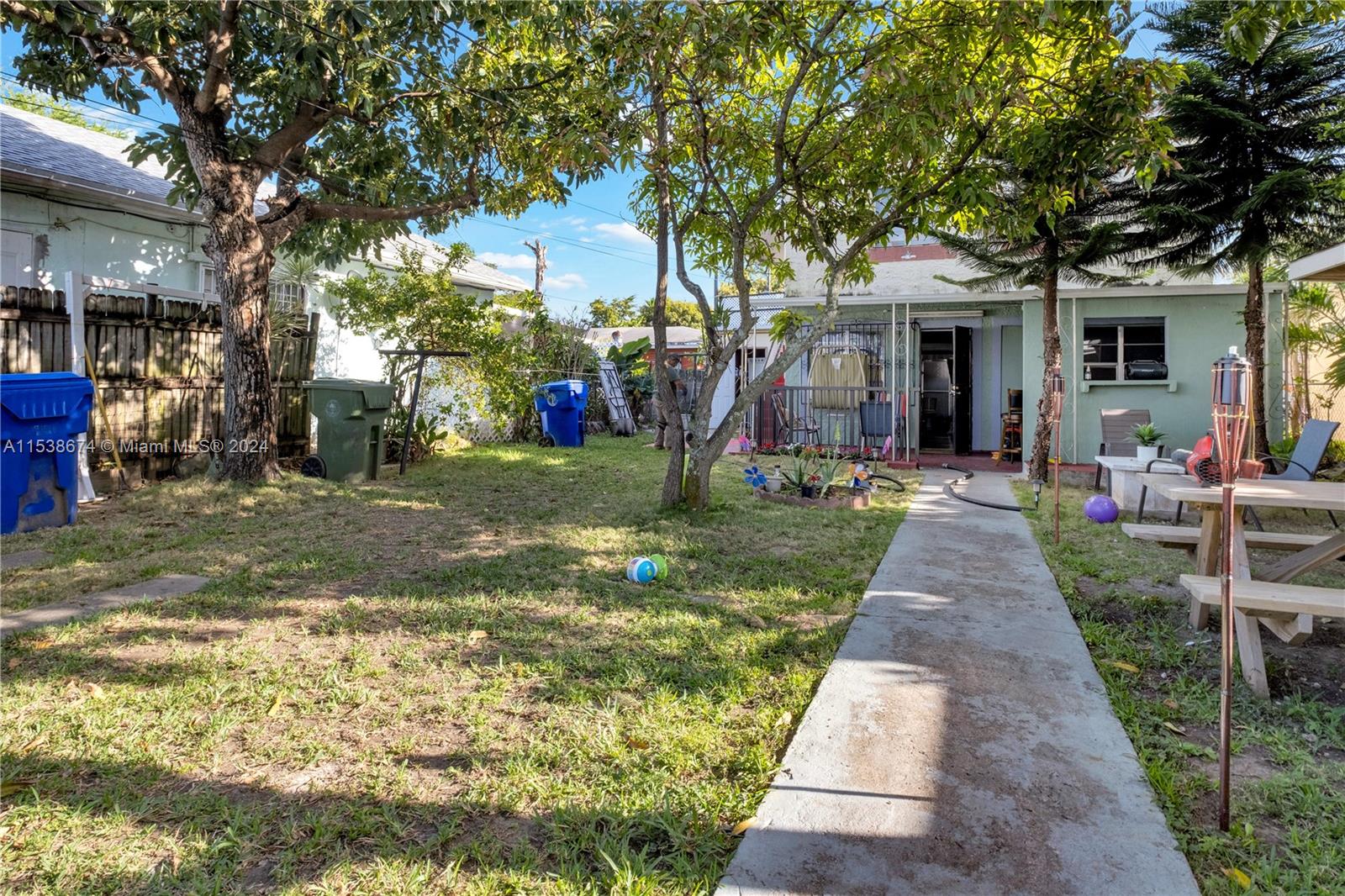 a front view of house with yard