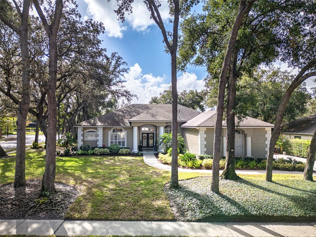 a view of a house with a yard