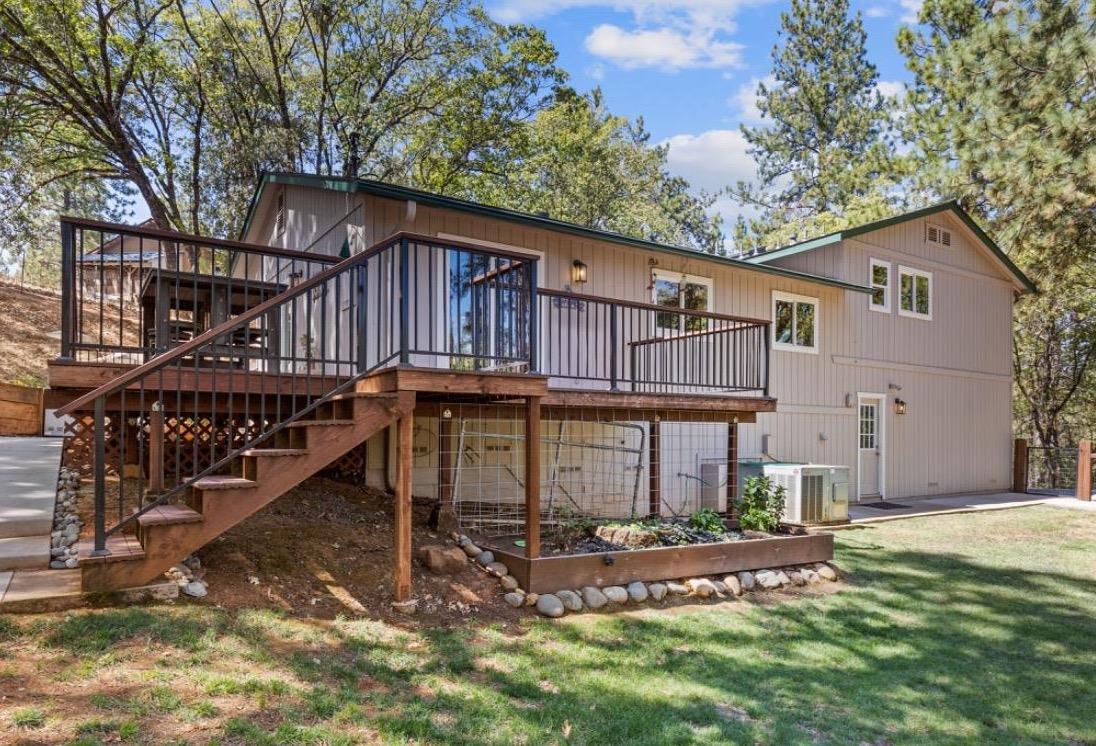 a view of a house with backyard and sitting area