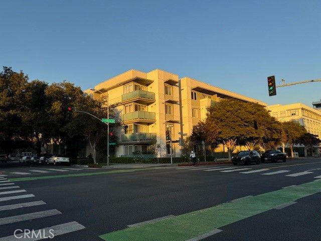 $730,000 | 160 South Hudson Avenue, Unit 202 | Southeast Pasadena