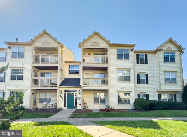 $329,900 | 11010 Koman Circle | Stratford Condominiums