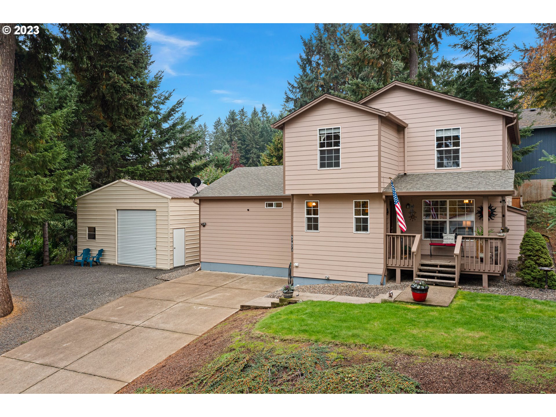 a view of a house with a yard