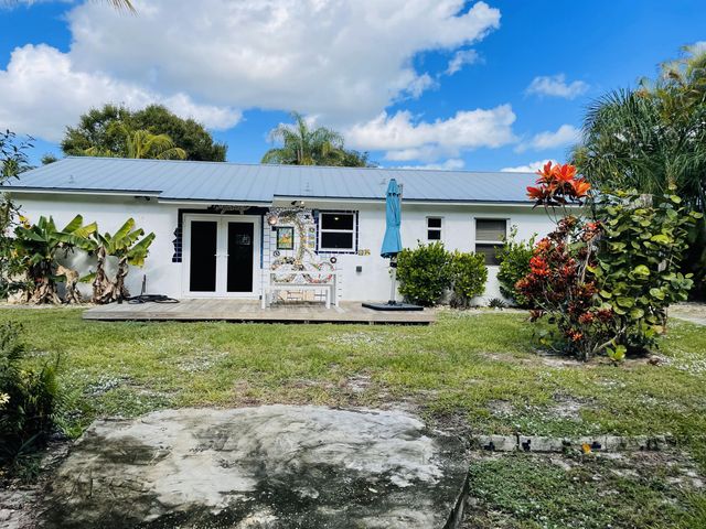 $550,000 | 1002 Mohican Boulevard | Jupiter River Estates