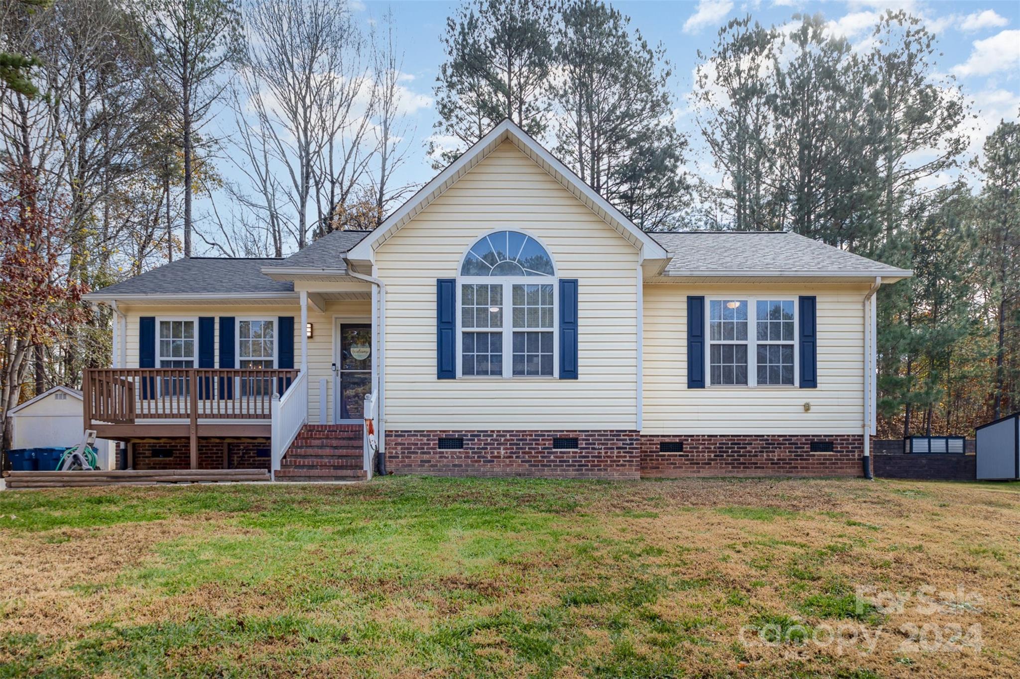 a front view of house with yard