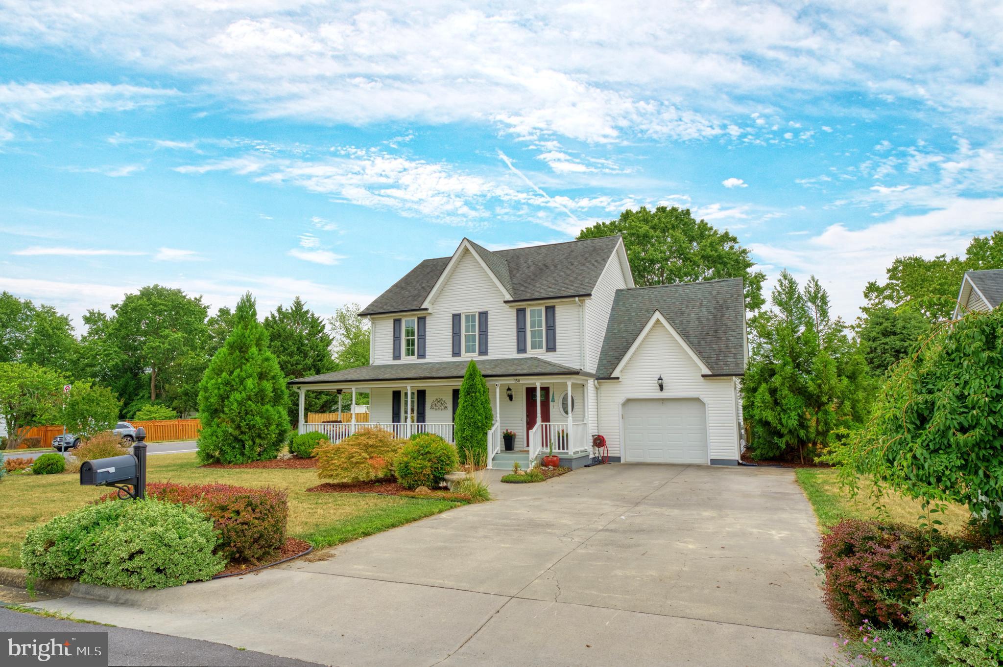 a view of front a house with a yard