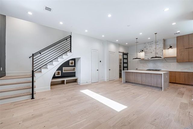 $930,000 | 1102 West 9th Street | Heights-Greater Heights