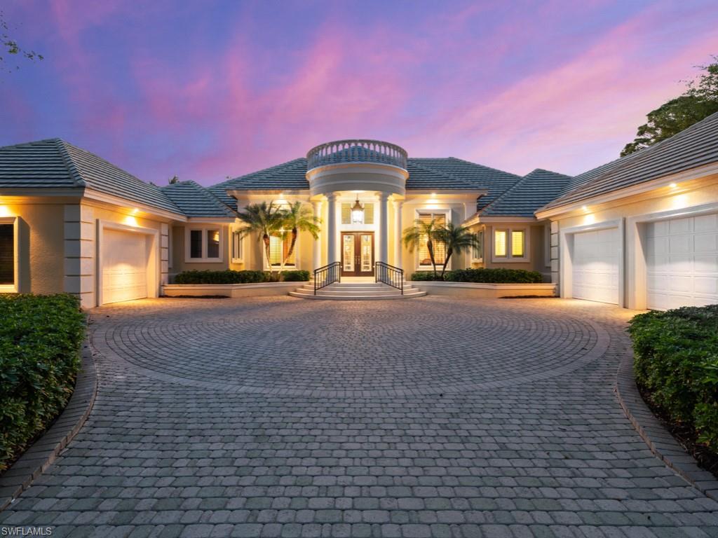 a view of a big room with a yard