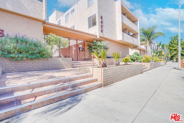 $2,800 | 5429 Newcastle Avenue, Unit 210 | Encino