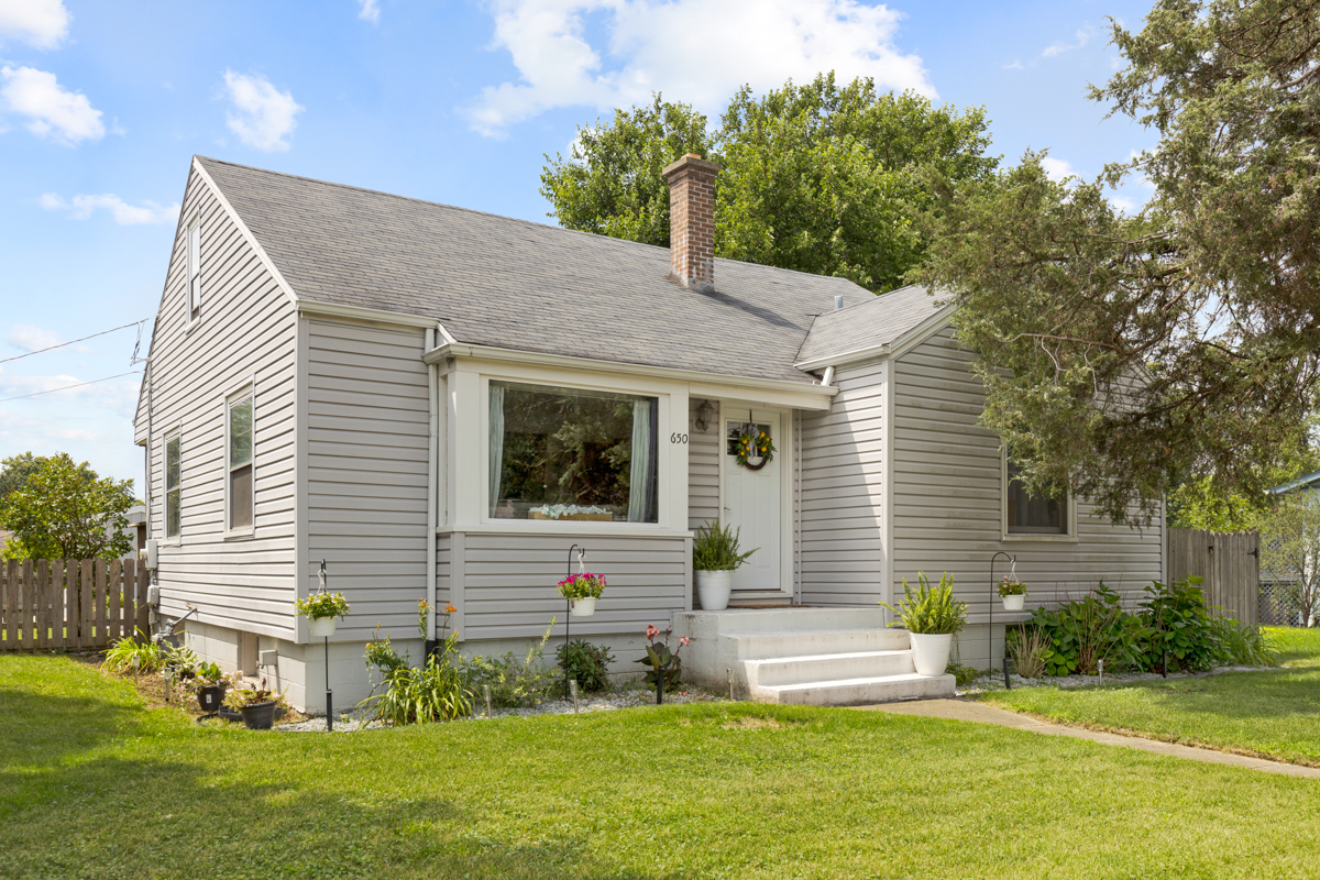 a front view of house with yard