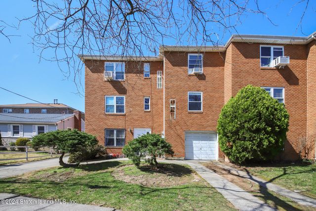 $895,000 | 549 North Railroad Avenue | Dongan Hills