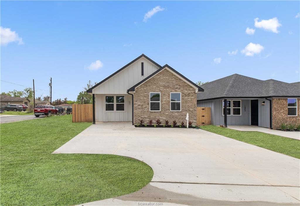 a view of a yard in front of a house with a yard