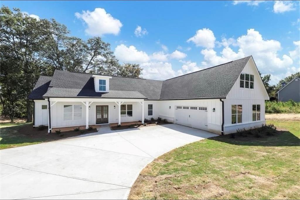 a view of a house with a yard