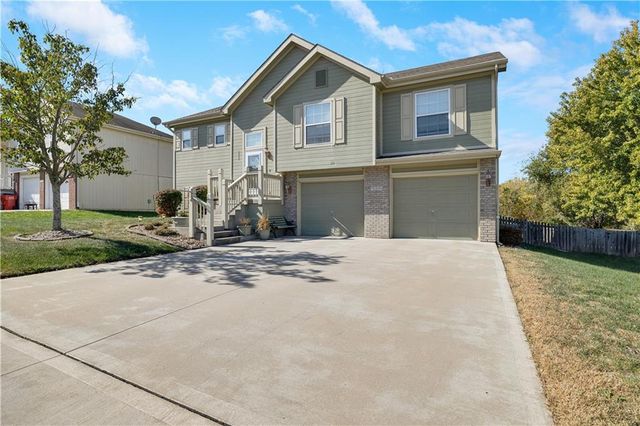 $329,000 | 1304 Southwest Cross Creek Drive | Grain Valley