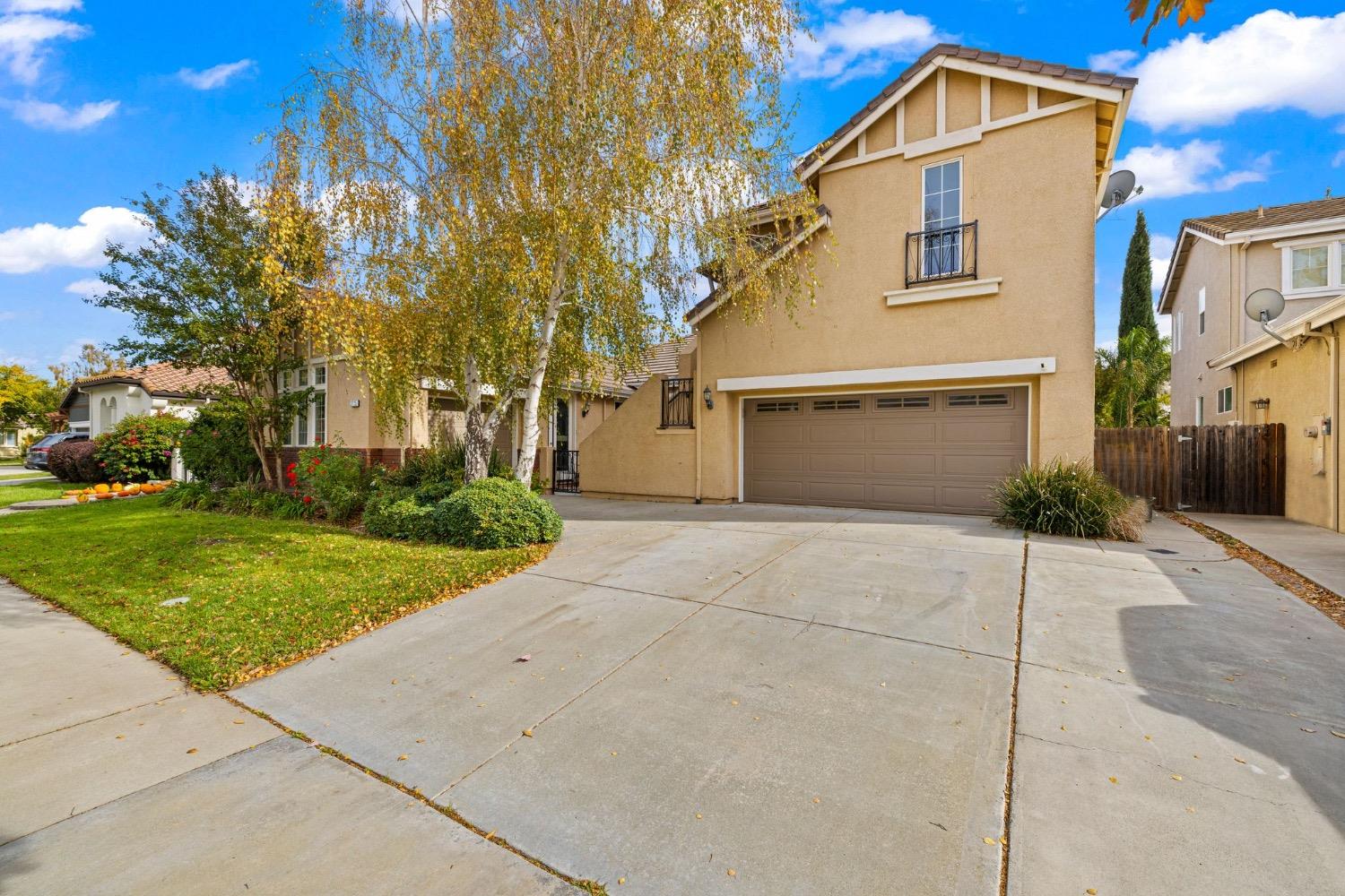 driveway & 2 garage