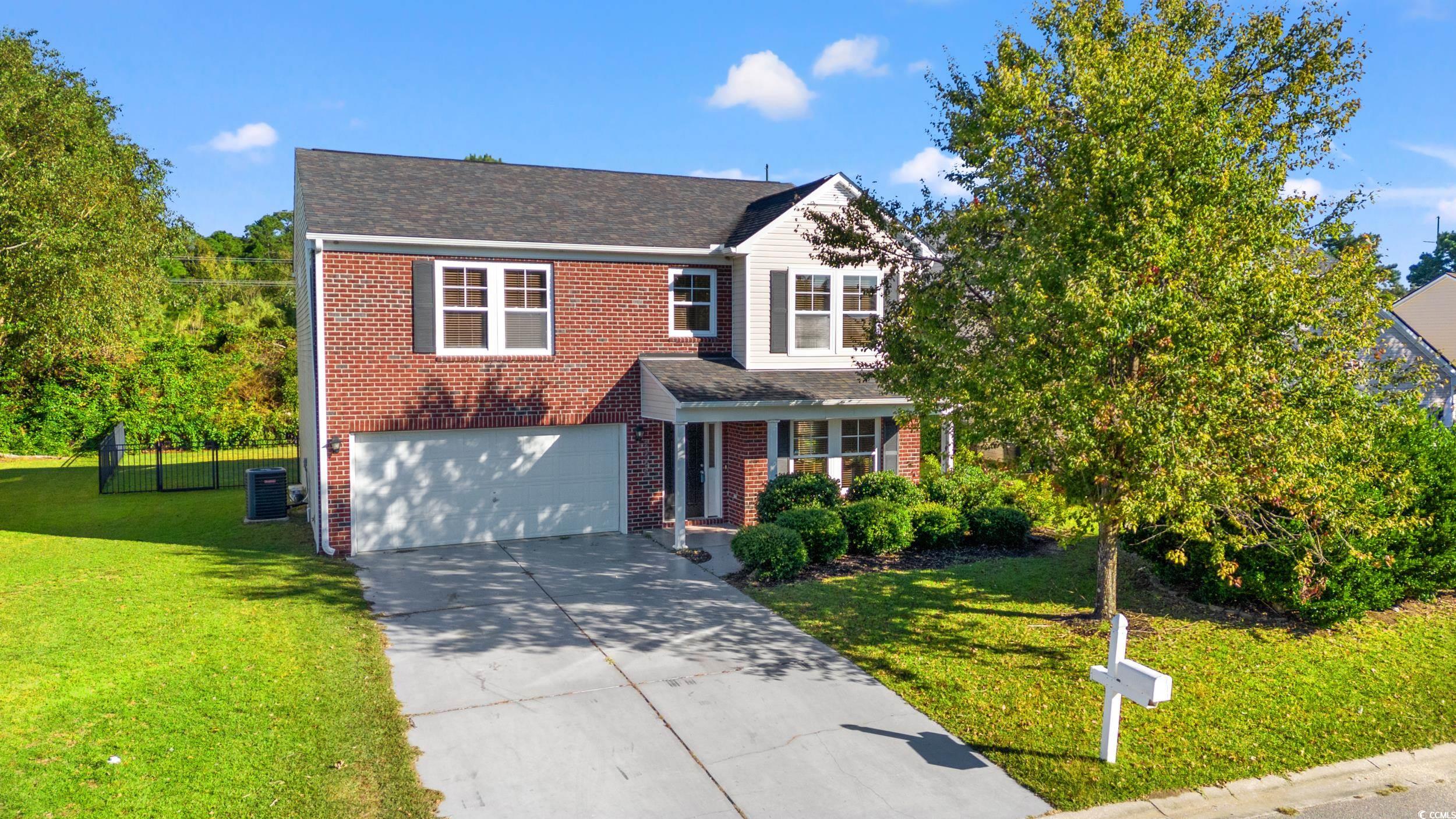 View of front of property featuring a front lawn,