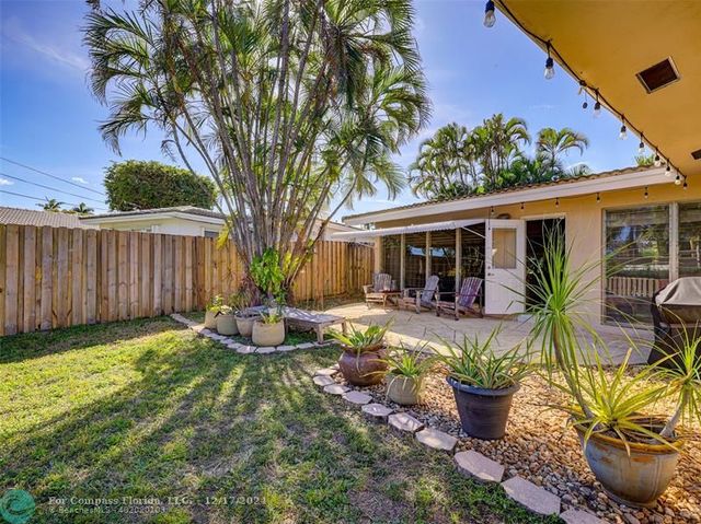 $689,000 | 1616 Poinsettia Drive | Poinsettia Heights