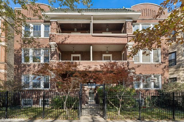 $400,000 | 1226 West Argyle Street, Unit 2E | Uptown Chicago