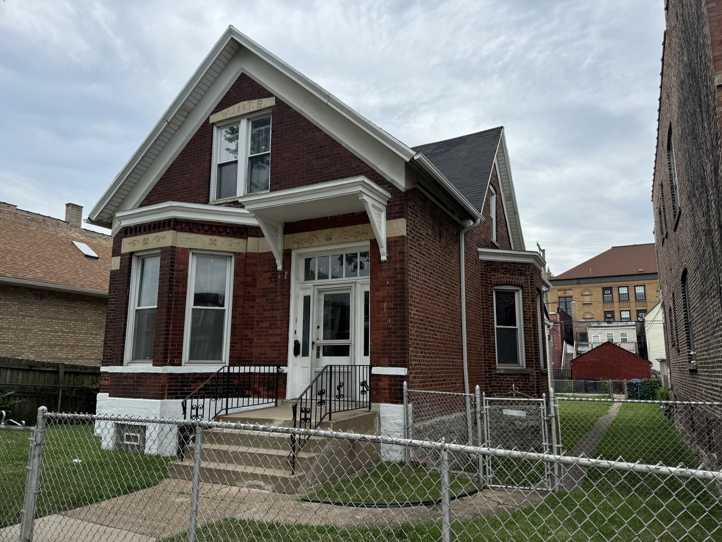 a front view of house with yard