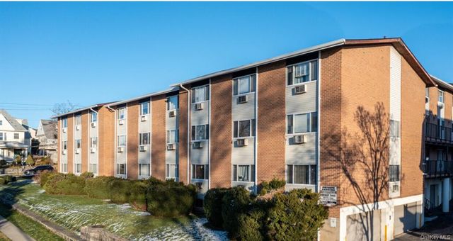 $1,900 | 150 Glenwood Avenue, Unit G1 | Glenwood