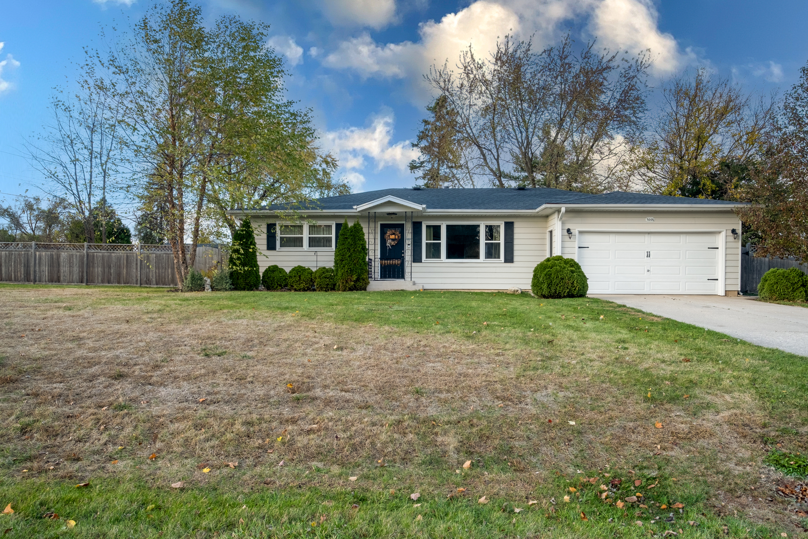 a view of a house with a yard