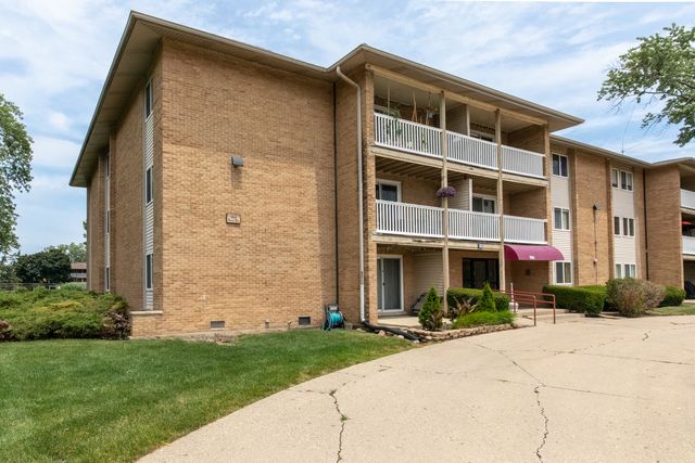 $199,900 | 960 Beau Drive, Unit 304 | Des Plaines