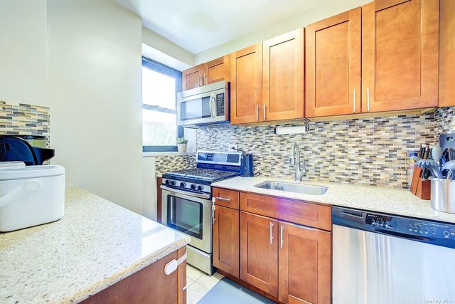 $310,000 | 67-35 Yellowstone Boulevard, Unit 6R | Forest Hills