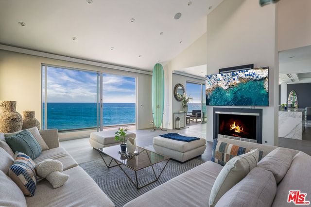 $6,950,000 | 19640 Pacific Coast Highway | Malibu Beach