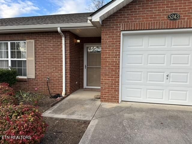 $270,000 | 5243 Blue Star Drive | Spring Hill Villas