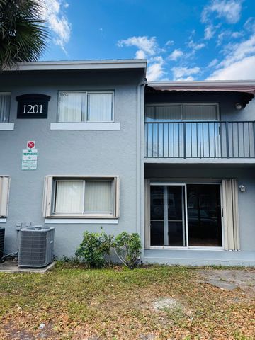 $1,650 | 1201 Lake Victoria Drive, Unit I | Golden Lakes