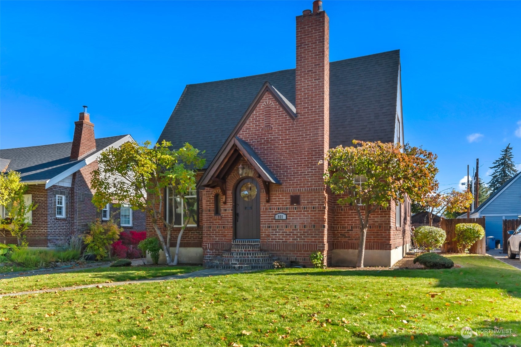 a view of a house with a yard and plants