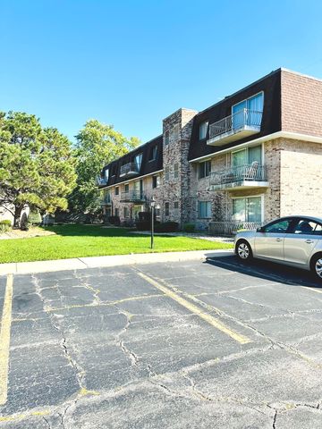 $72,000 | 3237 South Manor Drive, Unit 212 | Lansing