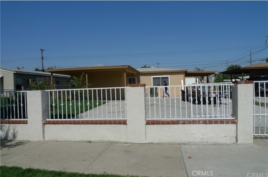 a view of a house with a small yard