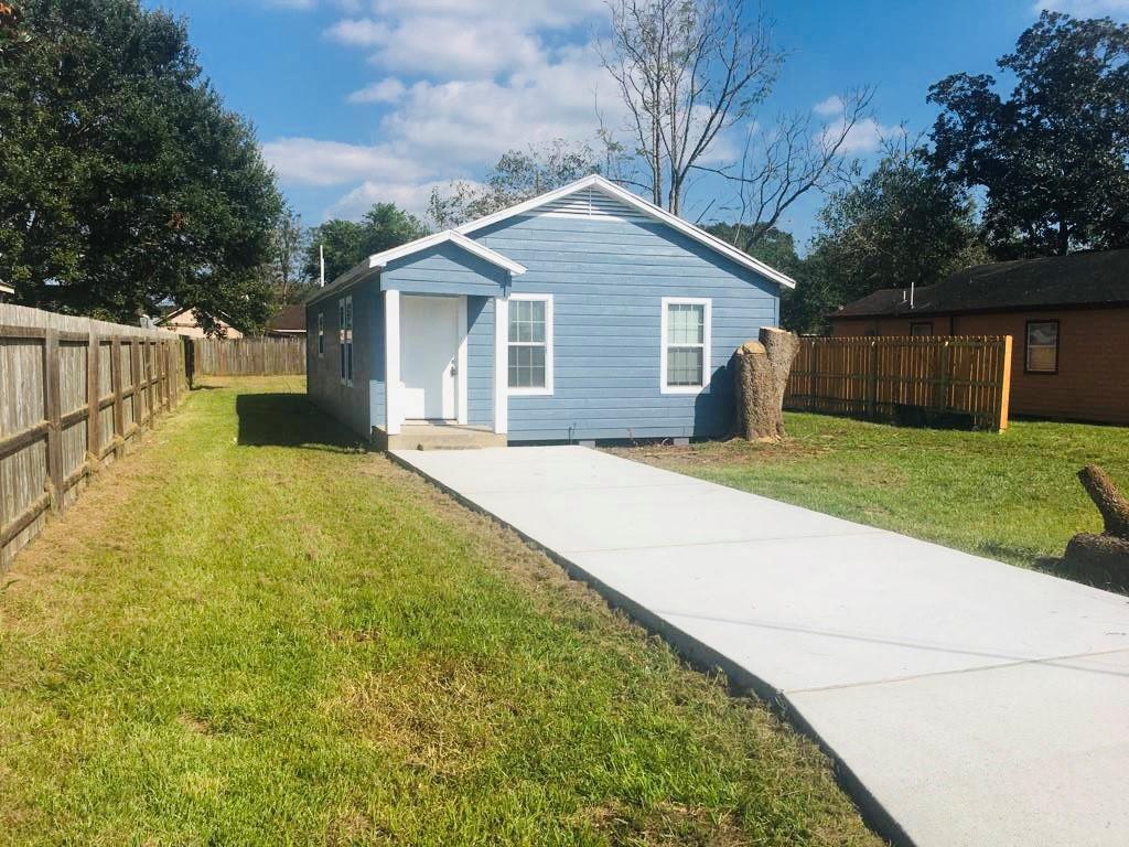 a view of a house with pool and a yard