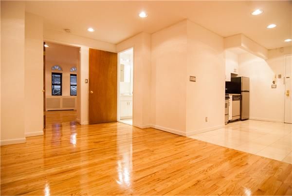 $4,000 | 150 West 58th Street, Unit 2B | Midtown Central