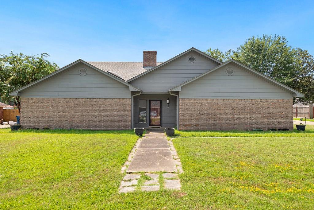 a front view of house with yard and garage