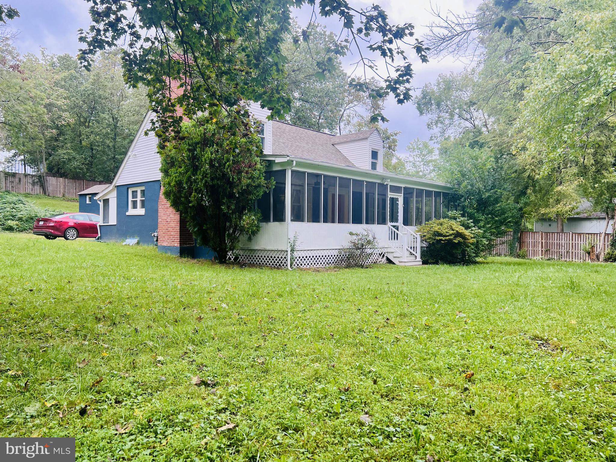 a view of backyard with garden and deck