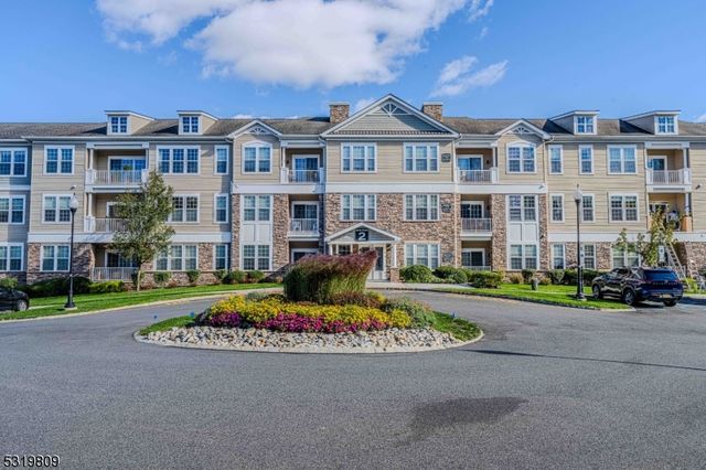 $545,000 | 2312 Pierce Lane, Unit 2312 | Mount Hope