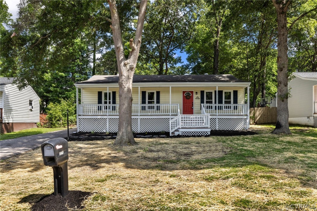 a view of front of house with a yard