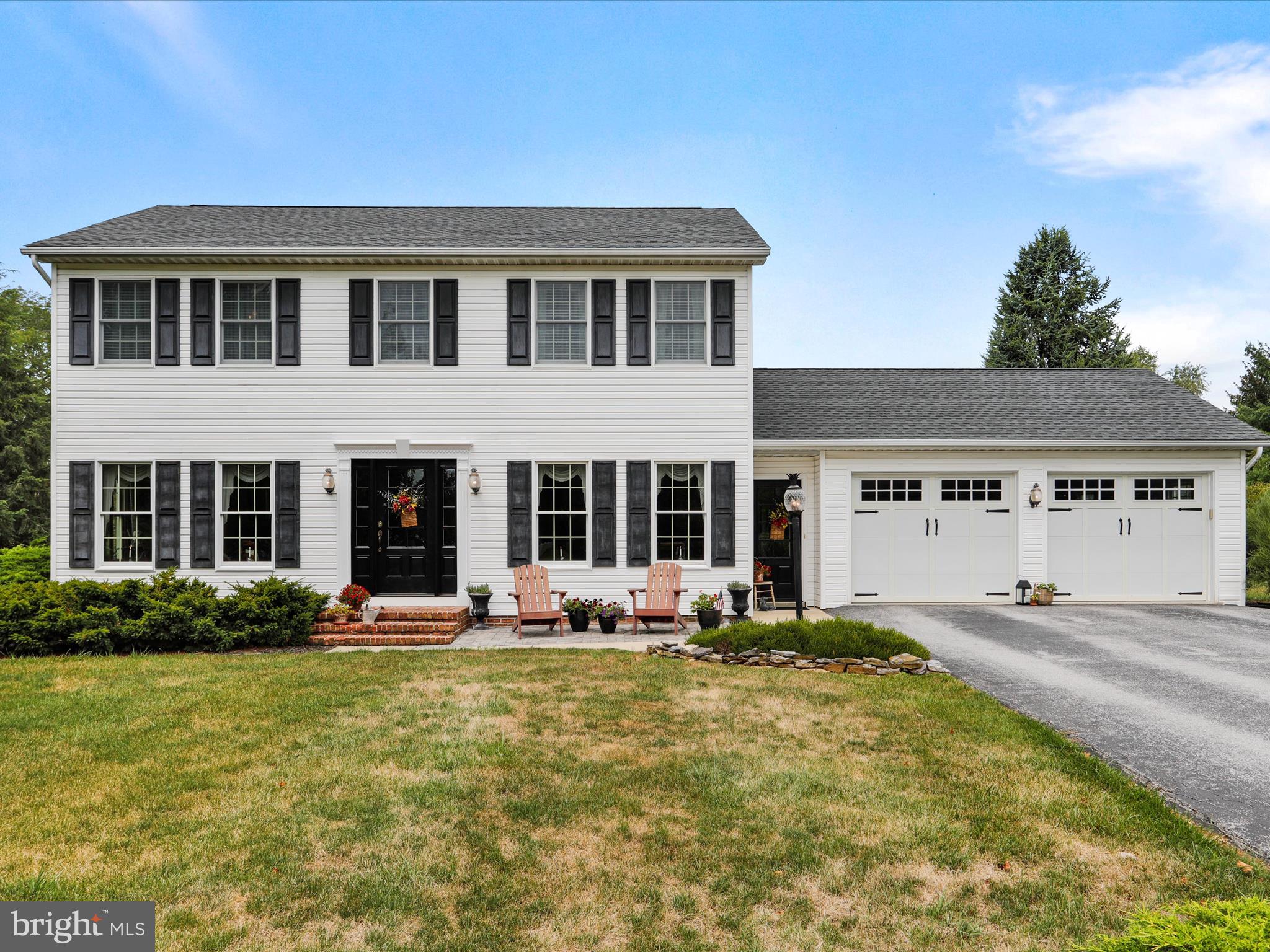 a front view of house with yard