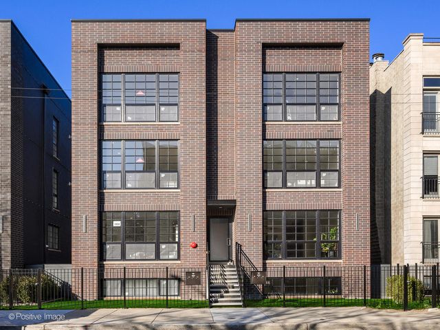 $749,900 | 1942 West Belmont Avenue, Unit 3W | Roscoe Village