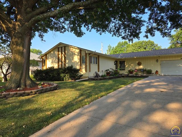 $294,900 | 1809 Maplecrest Drive | Emporia