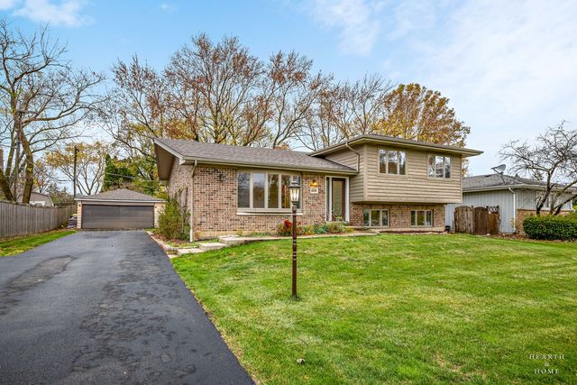 $425,000 | 606 Lexington Avenue | Branigars Medinah Spring Hills